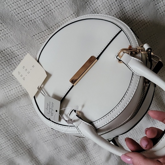 COPY - A New Day White Crossbody Circular Round Box Bag Purse Clutch w Removabl… - Picture 3 of 5